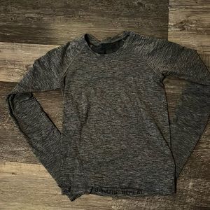 Lululemon swiftly tech long sleeve (race length)